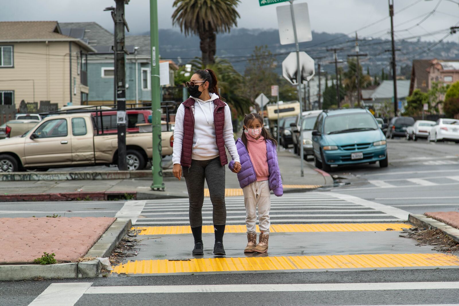 How 2 Oakland families navigate dangerous trips to school