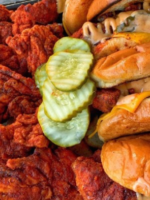 Rapidly expanding hot chicken chain opens Oakland location