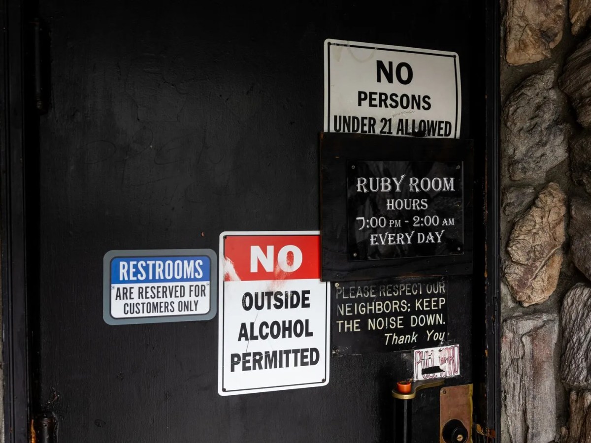 One of Oakland’s most notorious dive bars will close after a final New Year’s Eve bash