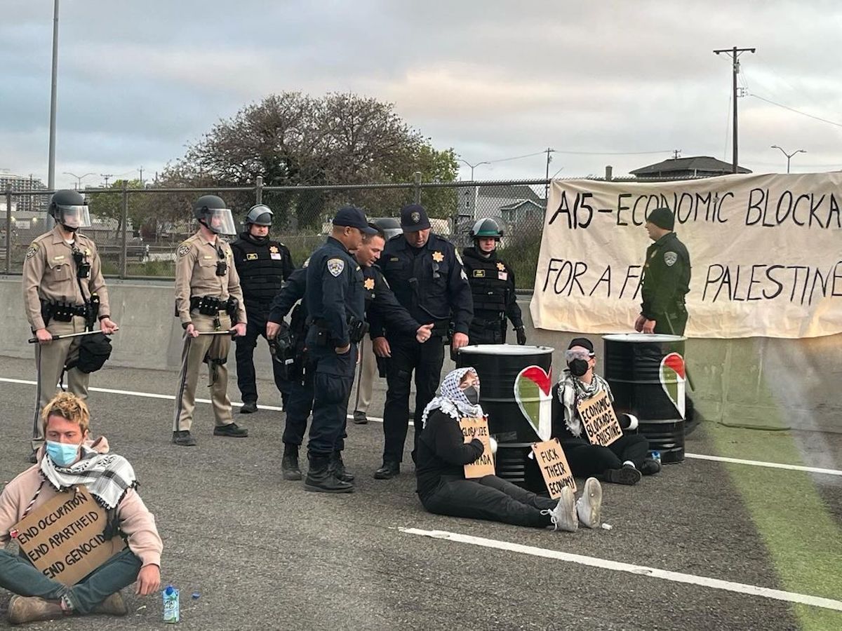 I-880 in Oakland blocked by pro-Palestinian protesters