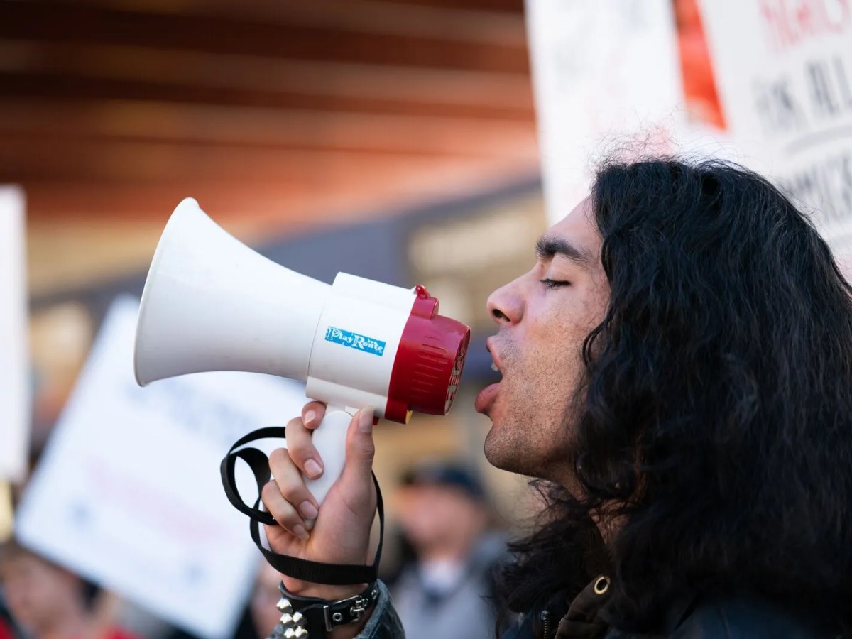 Photos: A spontaneous Fruitvale march to protest ICE